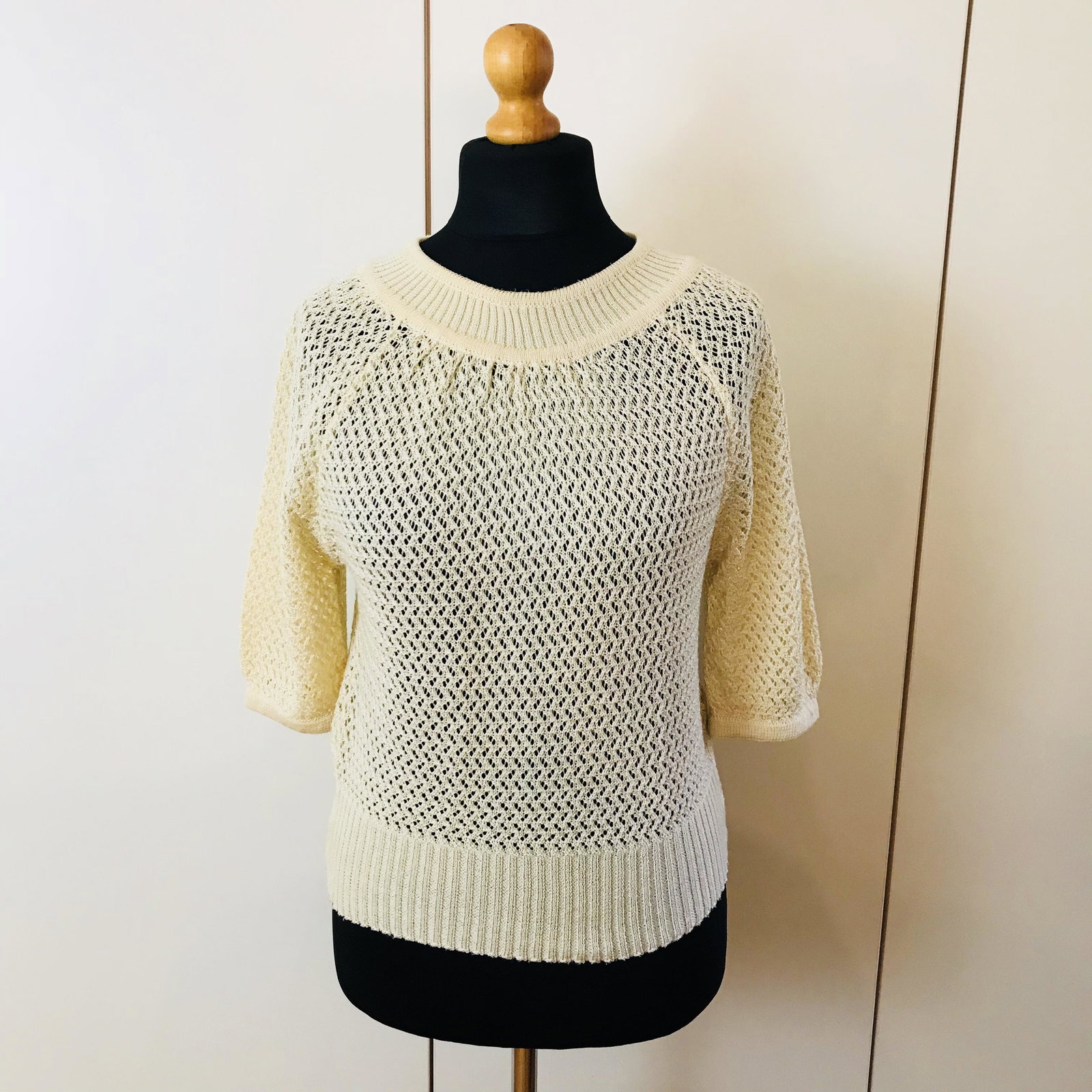 Vintage Women's Unknown Designer Crochet Sweater: EUR 38 US 8 Armpit to Armpit: 19 in.
