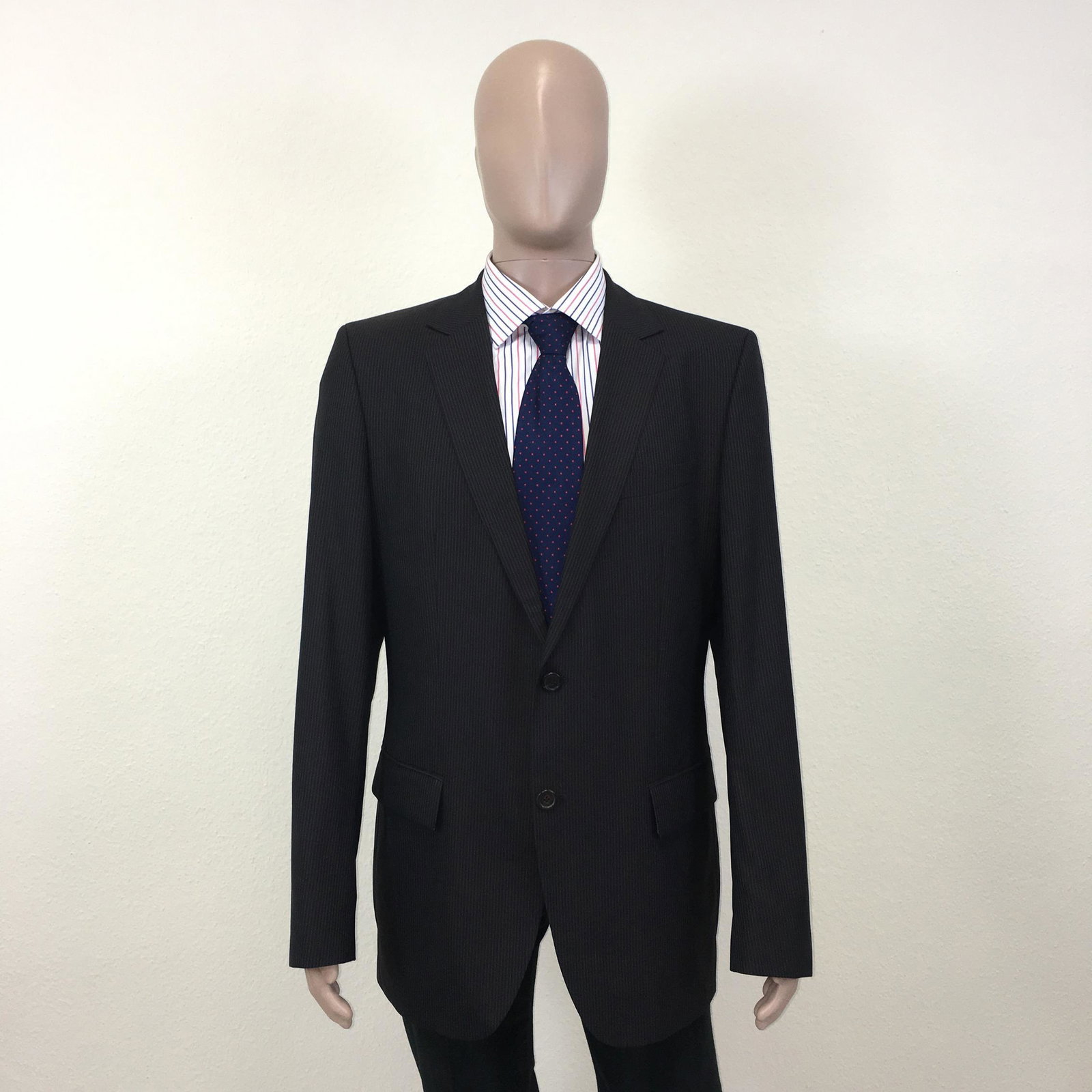 HUGO BOSS Men Blazer Jacket Size US 42 Long: Size EUR 52 Long US 42 Long100% WoolArmpit to Armpit: 22.5 in.Sleeve from shoulder seam: 27.5 in.Shoulder to shoulder: 18.5 in.Total length: 32 in.