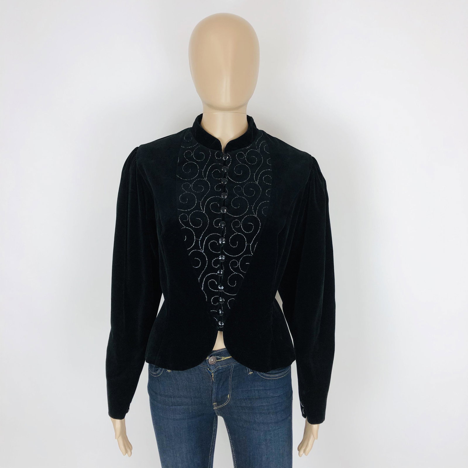 Vintage Women's Velvet Blazer Jacket Size US 10: Size EUR 40 US 10Armpit to Armpit: 27 in.Total length: 46 in.