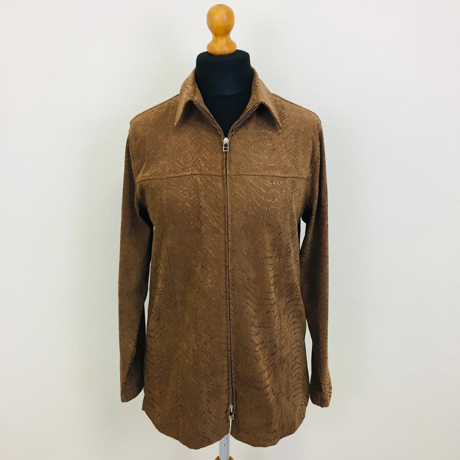 Vintage Women's Fabiani Designer Jacket: Size EUR 38 US 8 97% Polyester3% ElasthanArmpit to Armpit: 21 in.Sleeve from shoulder seam: 23.5 in.Total length: 27.5 in.