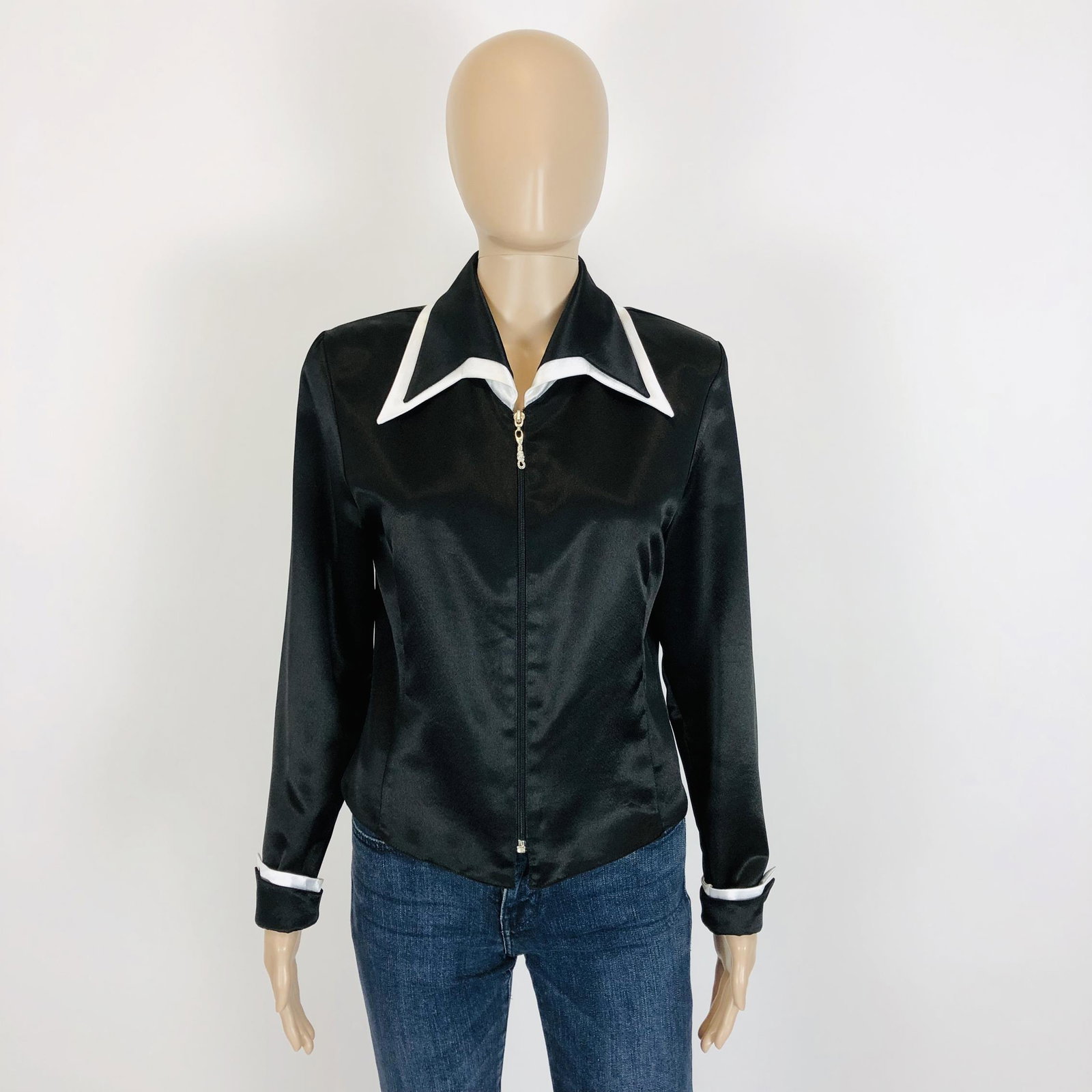 Vintage Women's Jacket Shirt Blazer Size S: Size Small (S)Armpit to Armpit: 19 in.Sleeve from shoulder seam: 22 in.Shoulder to shoulder: 15.5 in.Total length: 18.5 in.