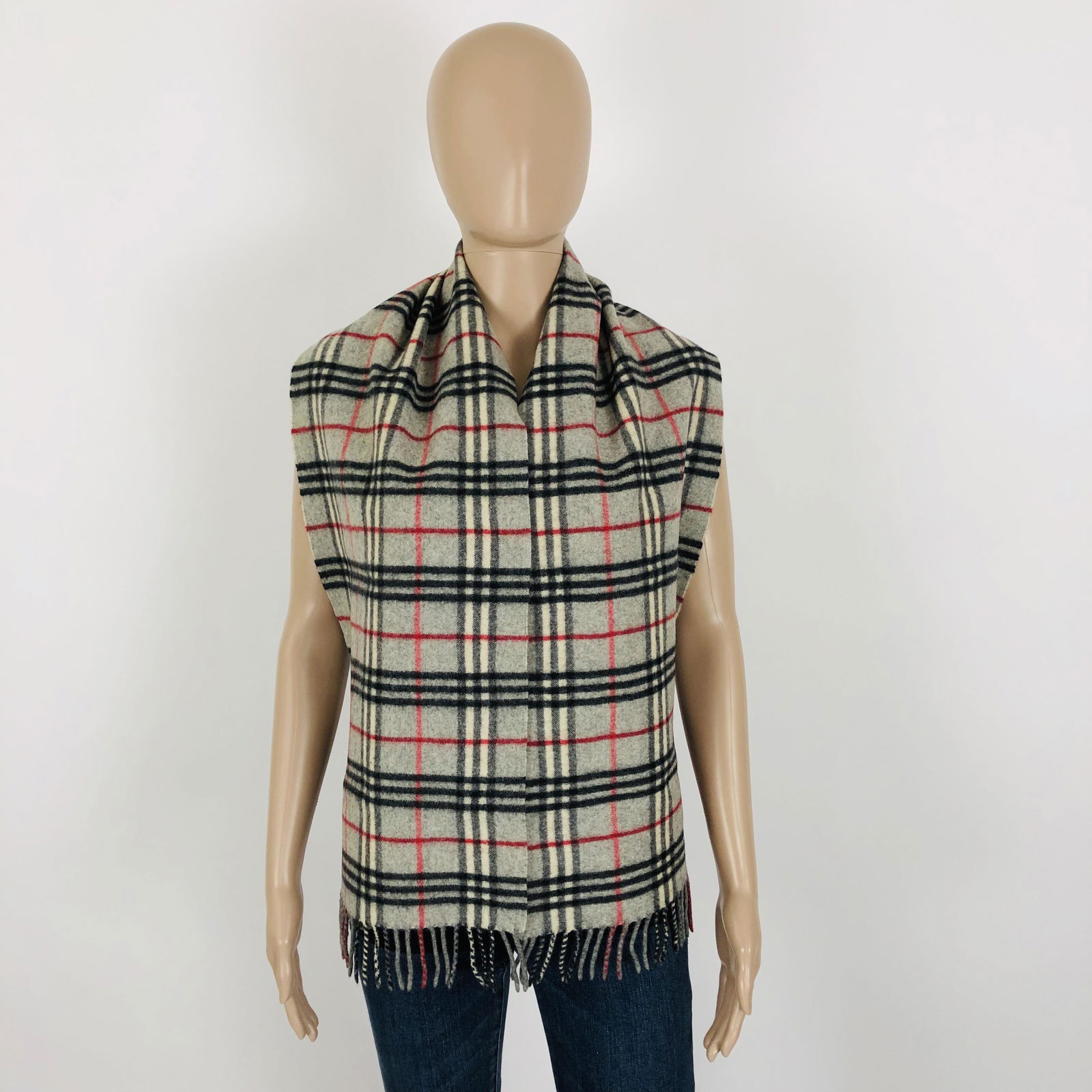 Vintage Burberry 100% Lambswool Scarf: Color: GreyMeasurements (inches): Width: 11.5Length: 62