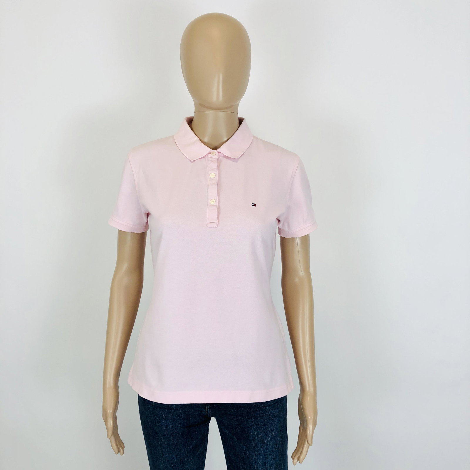 Women's Tommy Hilfiger Pink Polo Shirt Blouse Top: Size S94% Cotton6% ElastaneArmpit to Armpit: 18 in.Shoulder to shoulder: 16 in.Total length: 22.5 in.