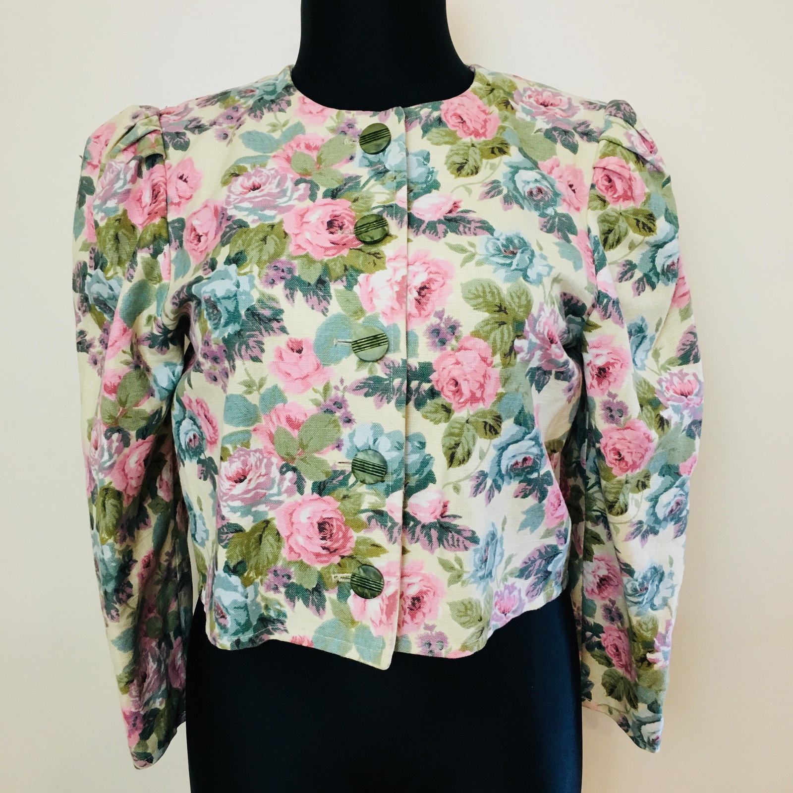 Vintage Women's Top Summer Blazer Jacket: US 12 Armpit to Armpit: 21 in. Sleeve from shoulder seam: 22.5 in. Toltal length: 19 in.