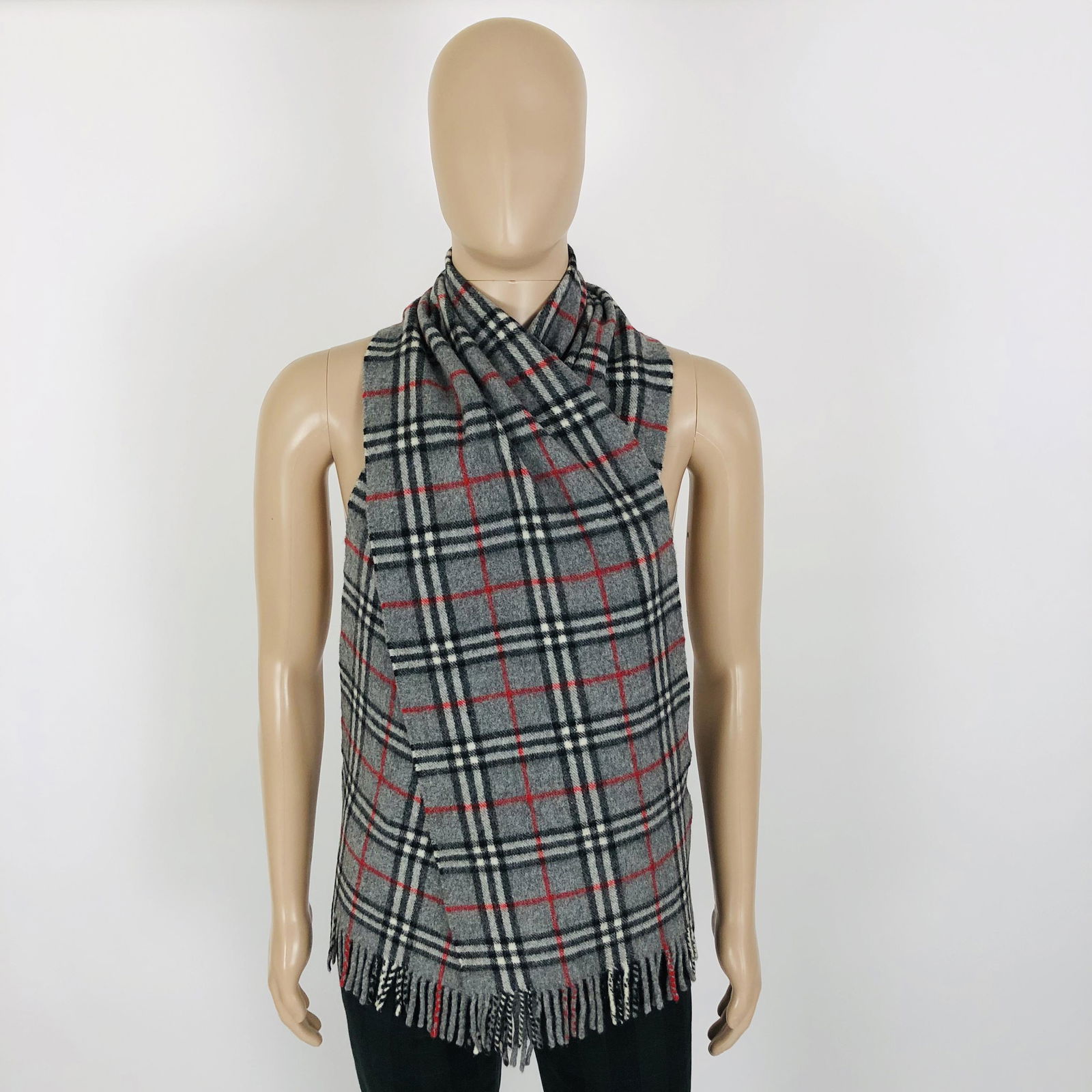 Vintage Burberry 100% Lambswool Scarf: 100% Lambswool Color: Dark GreyMeasurements:Length : 72 in.Width : 12 in.