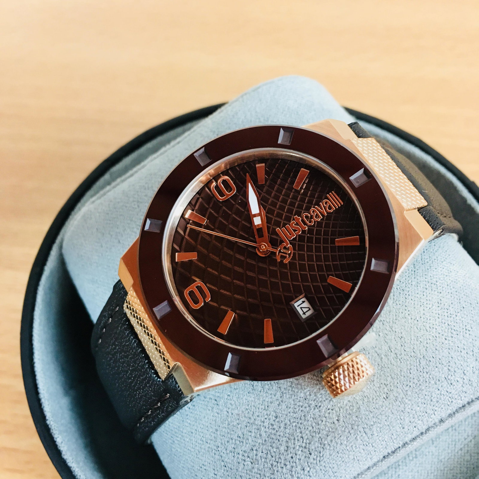 Just Cavalli Ladies Gold Plated Designer Watch: Citizen 2115 Quartz Analogue MovementLeather bracelet, rose gold plated steel case, mineral glass.Water Resistant: 50m / 5ATMCase: 34 x 10 mmBracelet: 19 cm x 20 mmScrew Back Case, Luminous