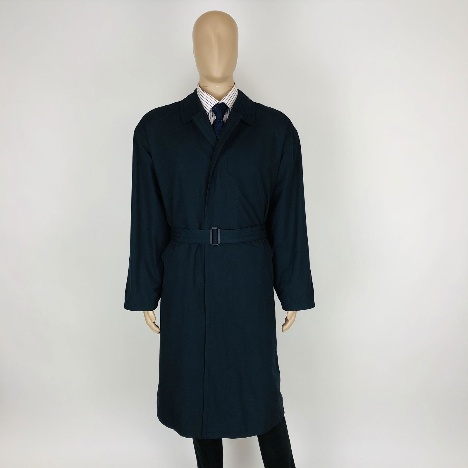 Vintage Men's Hilton Designer Trench Coat US 40: Size EUR 50 US 40Armpit to Armpit: 27 in.Total length: 46 in.
