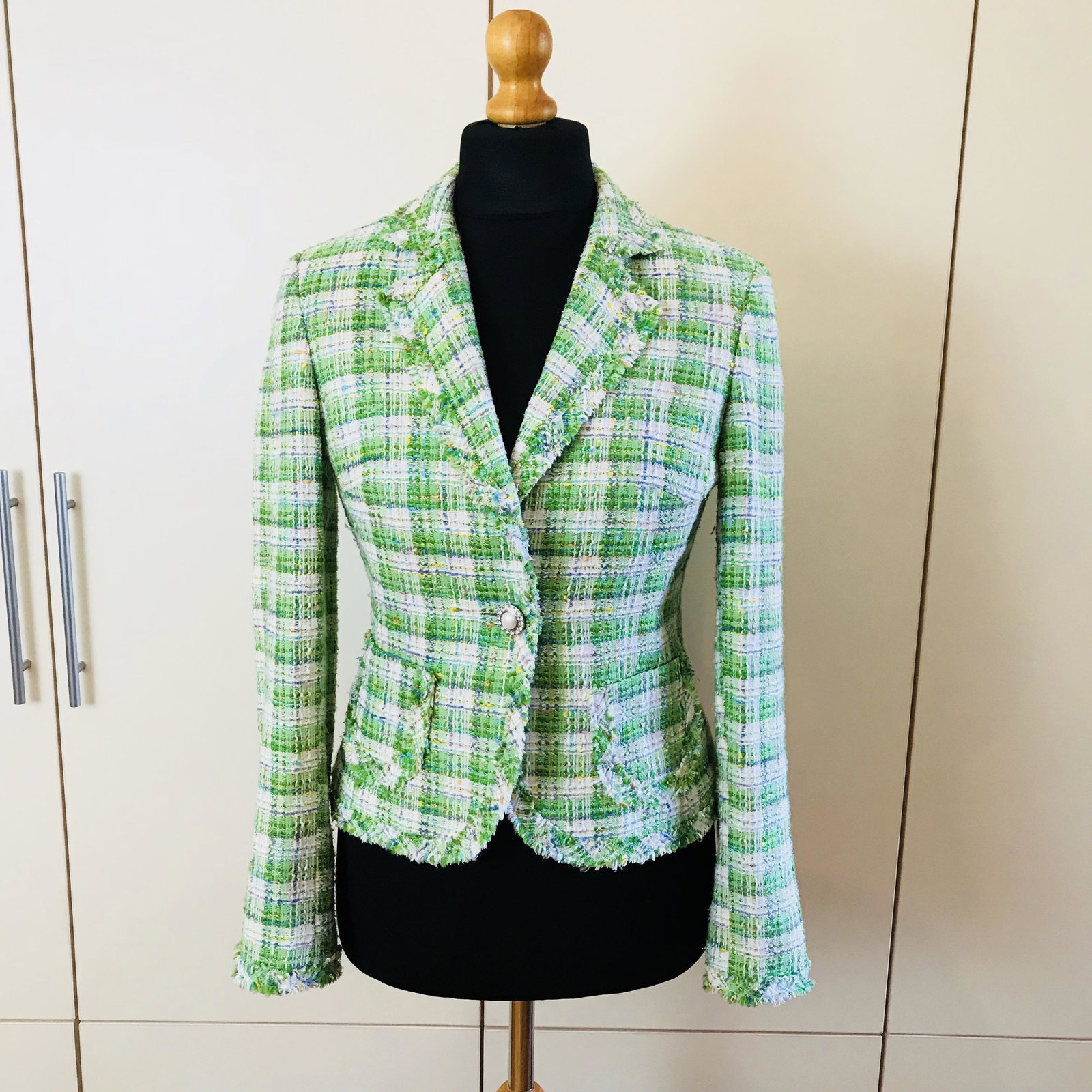 Vintage Women's RS moden Schiffhauer Designer Jacket: Size EUR 38 US 8 Wool Blend Armpit to Armpit: 18.5 in.Sleeve from shoulder seam: 24 in.Toltal length: 21.5 in.