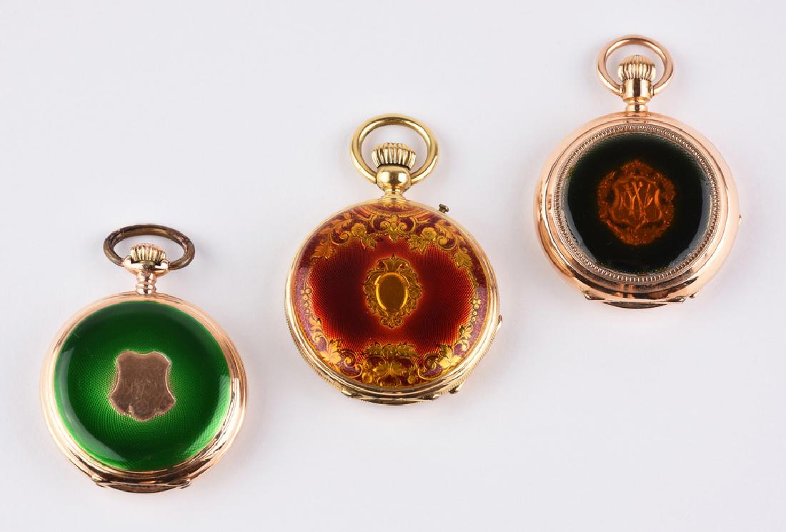 TRE OROLOGI DA TASCA IN ORO 18 K E SMALTI, DI CUI DUE (1 of 4)