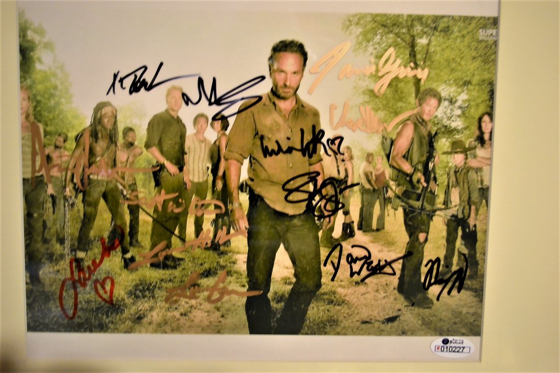 The Walking Dead Cast Autograph Photo. Walking Dead sig (1 of 4)