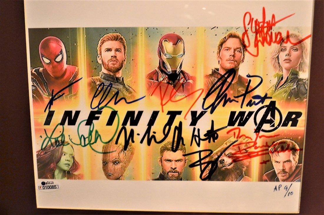 Infinity War Autograph Photo. Infinity War Sign cell (1 of 5)