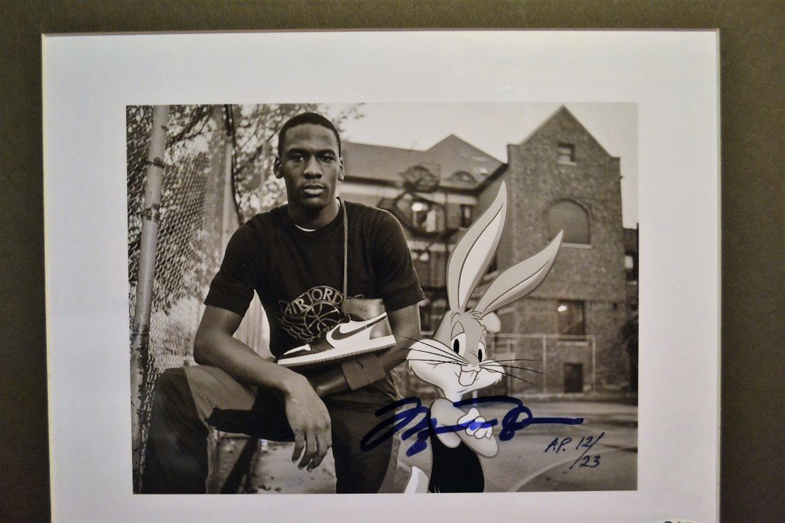 Michael Jordan Autograph Looney Tunes Rare Cell. (1 of 5)