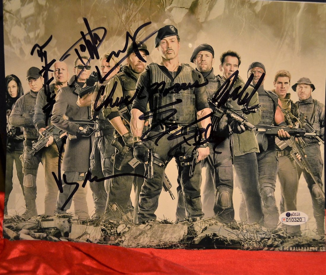 Expendables Autograph Photo, Expendables Sign Photo: this is one great autograph photo... this has been sign by..Sly Stallone , Arnold , Jet Li, Dolph Londgren , Chuck Norris ,Van Damn , rare picture .. ..all items will be ship insured... all items are 
