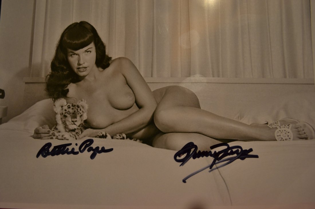 Bettie Page Sign Bunny Yeager Photo, Bettie Page Auto: Beautiful Bunny Yeager nude sign by Bettie Page and Bunny Yeager , these were found in a Long Beach Storage Unit and sent to us .. these haven't seen the day of light in 15 plus years.. beautiful tran