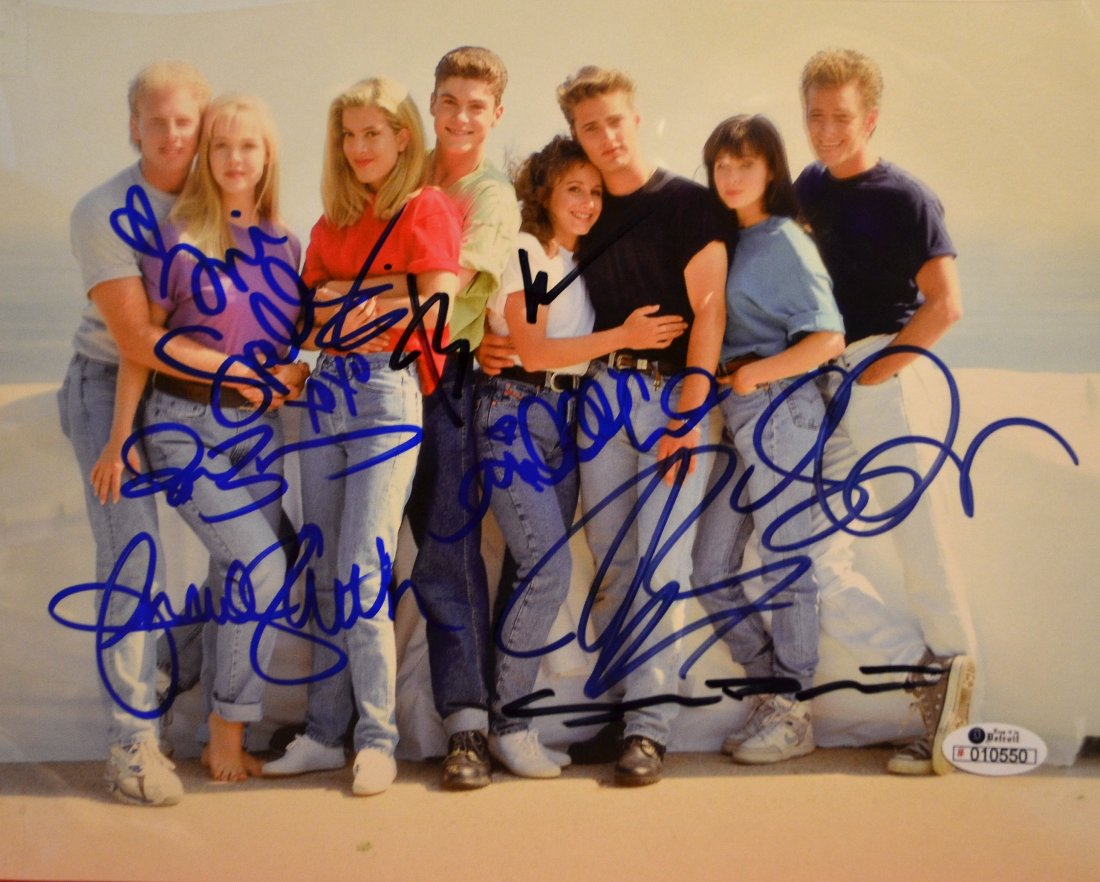 90210 Cast Autograph Photo , Luke Perry Sign photo: Awesome very rare sign full cast of 90210 sadly Luke Perry passed away , these sign photos came from Sue who is part of Keep it in Detroit she worked on the set of 90210 several times. awesome full ca