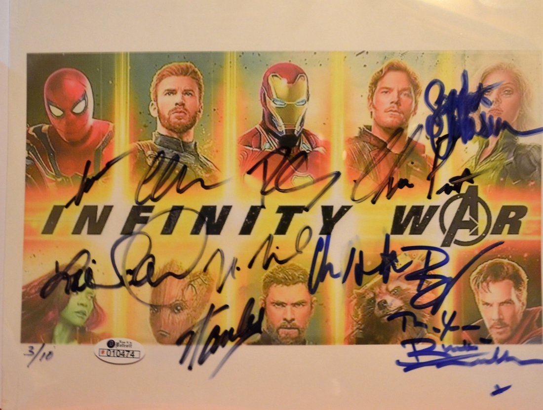 Marvel Autograph Cast , Infinity War Sign Cast Photo: Awesome very rare cast sign very scarce sign photo sign by whole cast of the Infinity War 11 signatures including Stan Lee , Pratt , downey jr , c klien , zoe , vin desiel, b cooper and all others ver