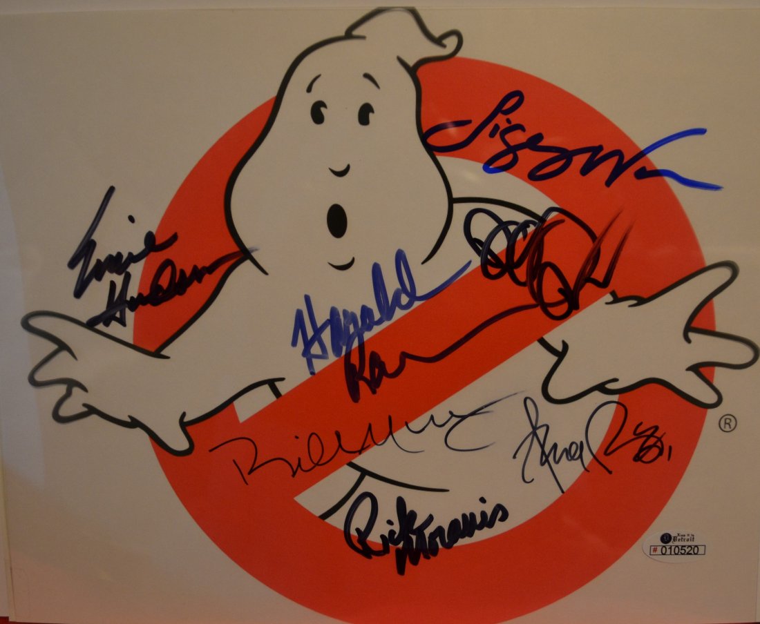 Ghostbusters Autograph Cast , Ghost Busters Sign Photo: Awesome very rare sign photo Autograph by the cast of ghostbusters , Autographs are , Bill Murry , Harold Ramis , Ernie Hudson , Dan Ackrold , rick moranis , s Weaver , Annie Potts sign at a few Comic