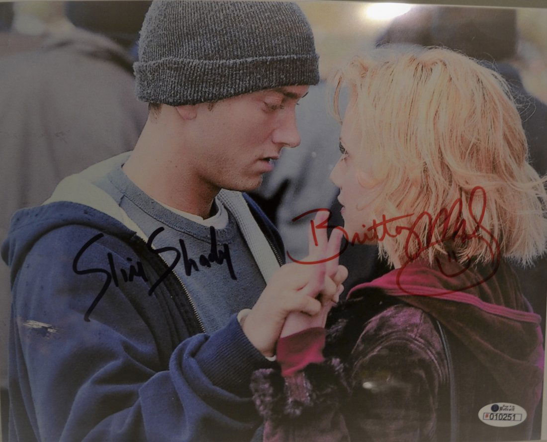 8 Mile Cast Autograph Photo , Eminem Brittney Murphy: Awesome very rare hand drawn by Eminem and Brittney Murphy from 8 Mile , very sought after beautiful Autographs this is an absolute beautiful signed photo... very rare All items will be ship insured..