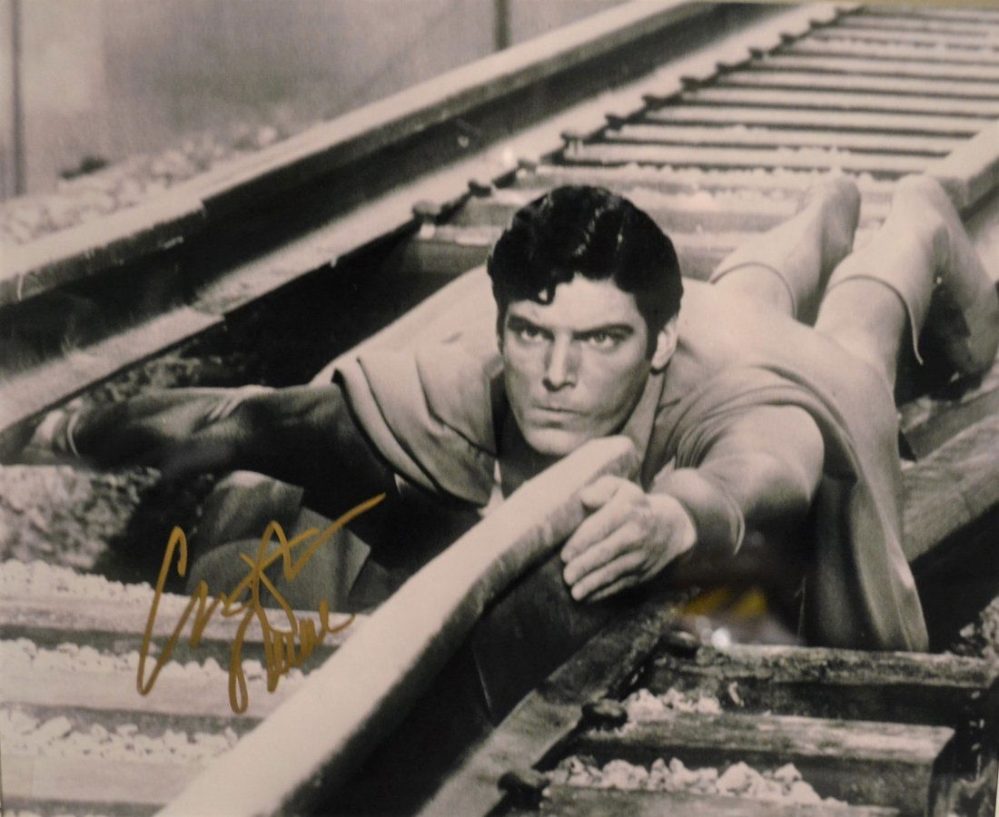 Christopher Reeve Superman Autograph promo Still: Awesome very rare hand Autograph Superman Still by the late Christopher Reeve , this is a beautiful hand sign photo this is an absolute beautiful signed photo... very rare All items will be ship insur