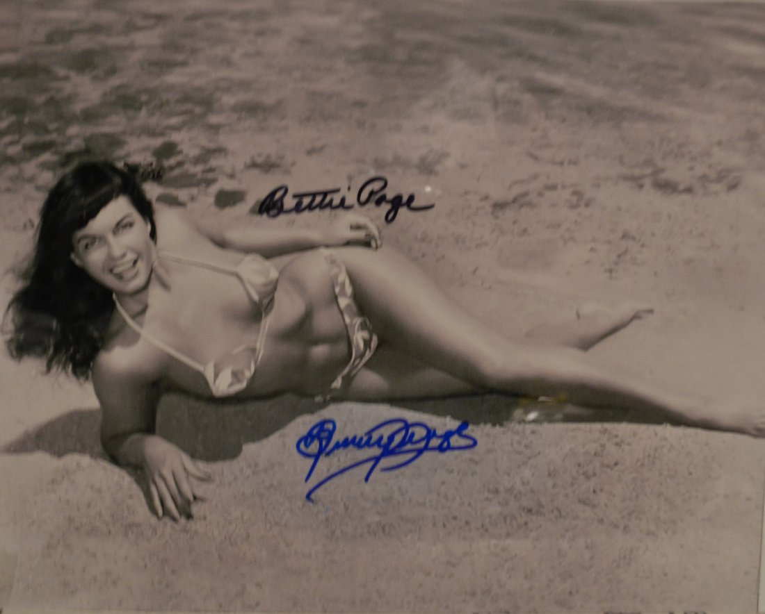 Bettie Page Autograph Bunny Yeager Beach Photo: Awesome very rare Autograph Bunny Yeager Bettie Page transparency Film Photo these are very rare to find Autograph dual sign by both beautifulthis is an absolute beautiful signed photo... very rare Al