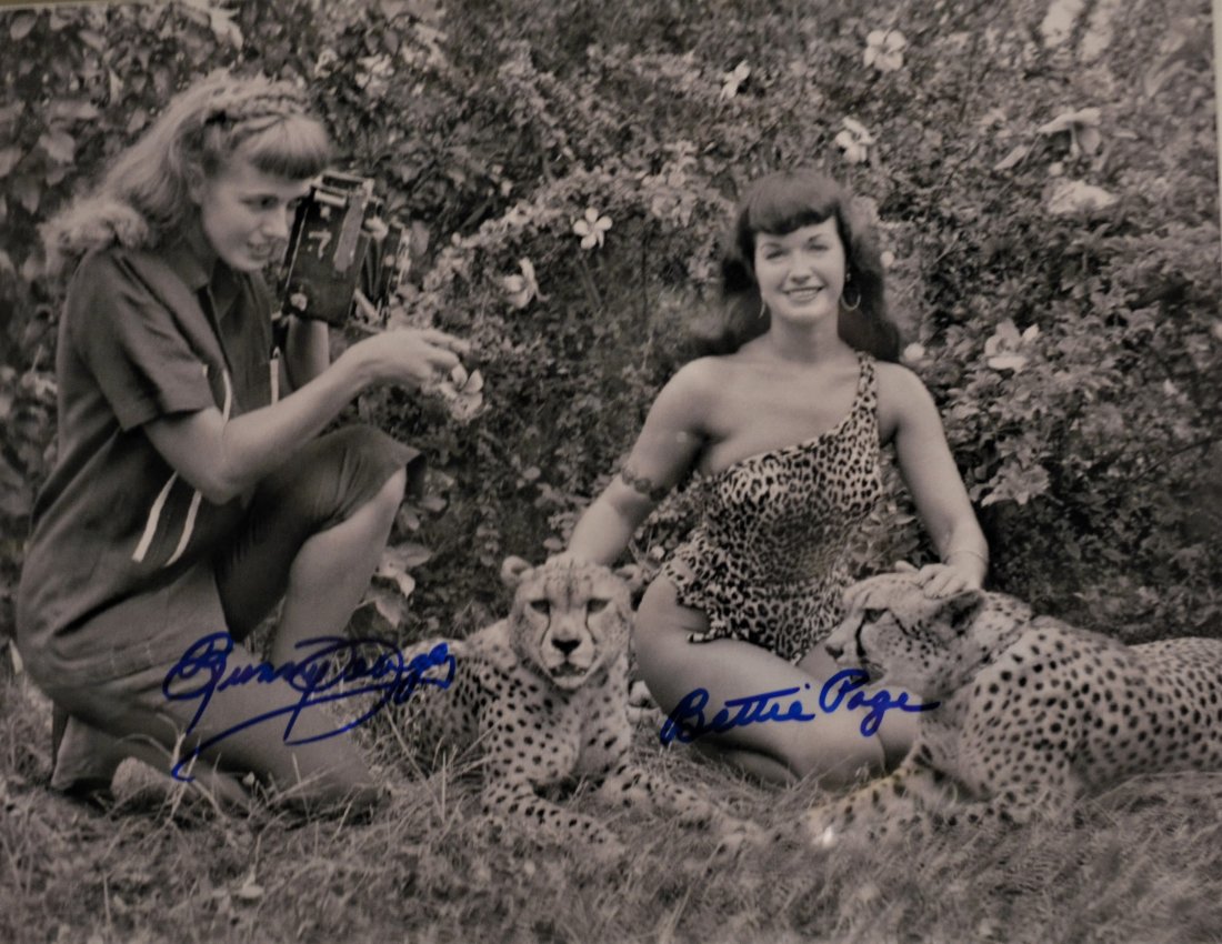 Bettie Page Bunny Yeager Pinup Photo , Sexy Bettie Page: Awesome very rare hand Autograph sexy Transparency film photo by Bettie Page and Bunny Yeager , dual autograph very rare photo this is an absolute beautiful signed photo... very rare All items will be