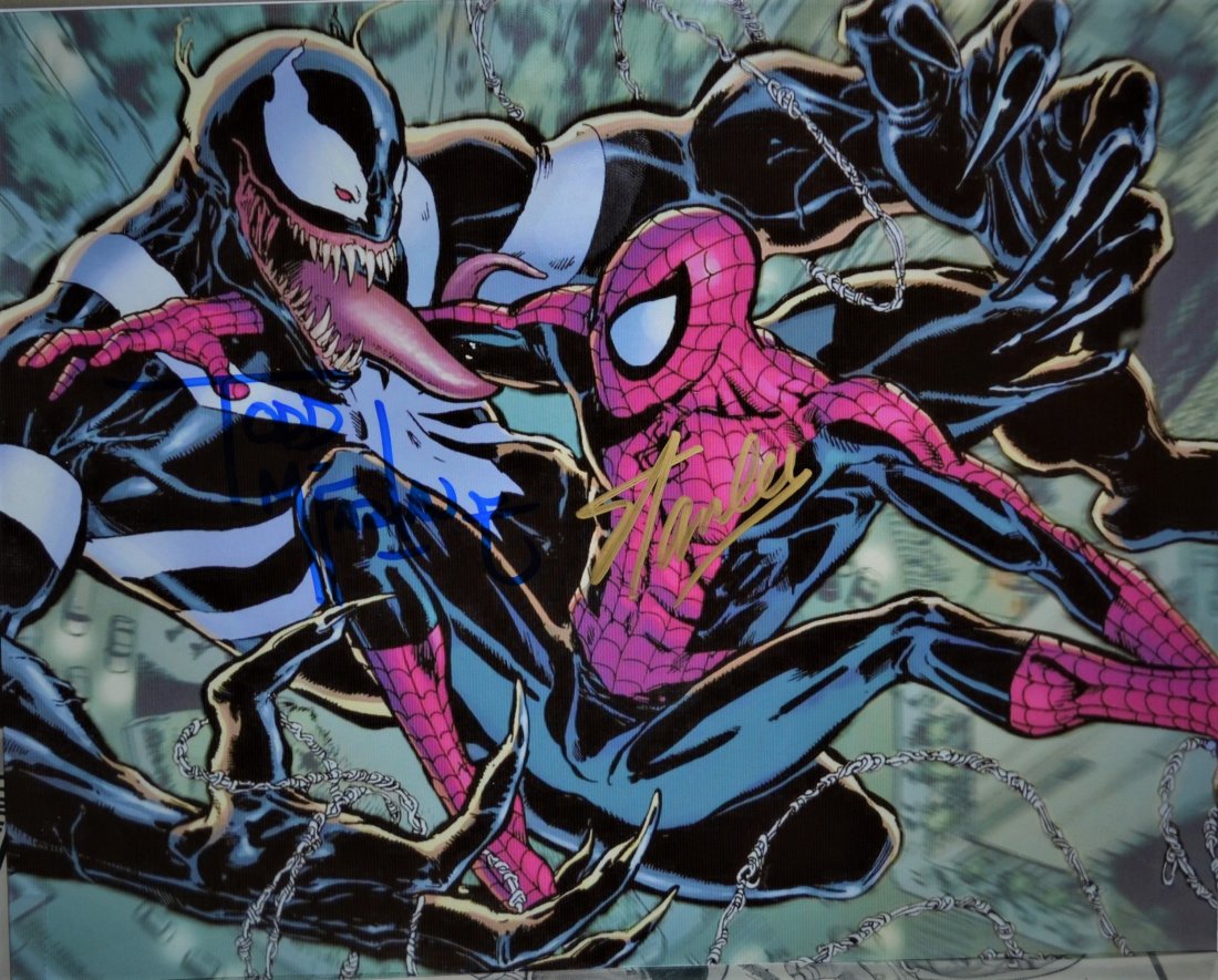 Venom vs Sipderman Stan Lee and Todd Mcfarlane Auto: Awesome very rare spiderman vs Venom Transparency Film Photo Autograph By Stan Lee and Todd Mcfarlane this is a very nice photo sign by these two comic book giants . rare item this is a great Photo so