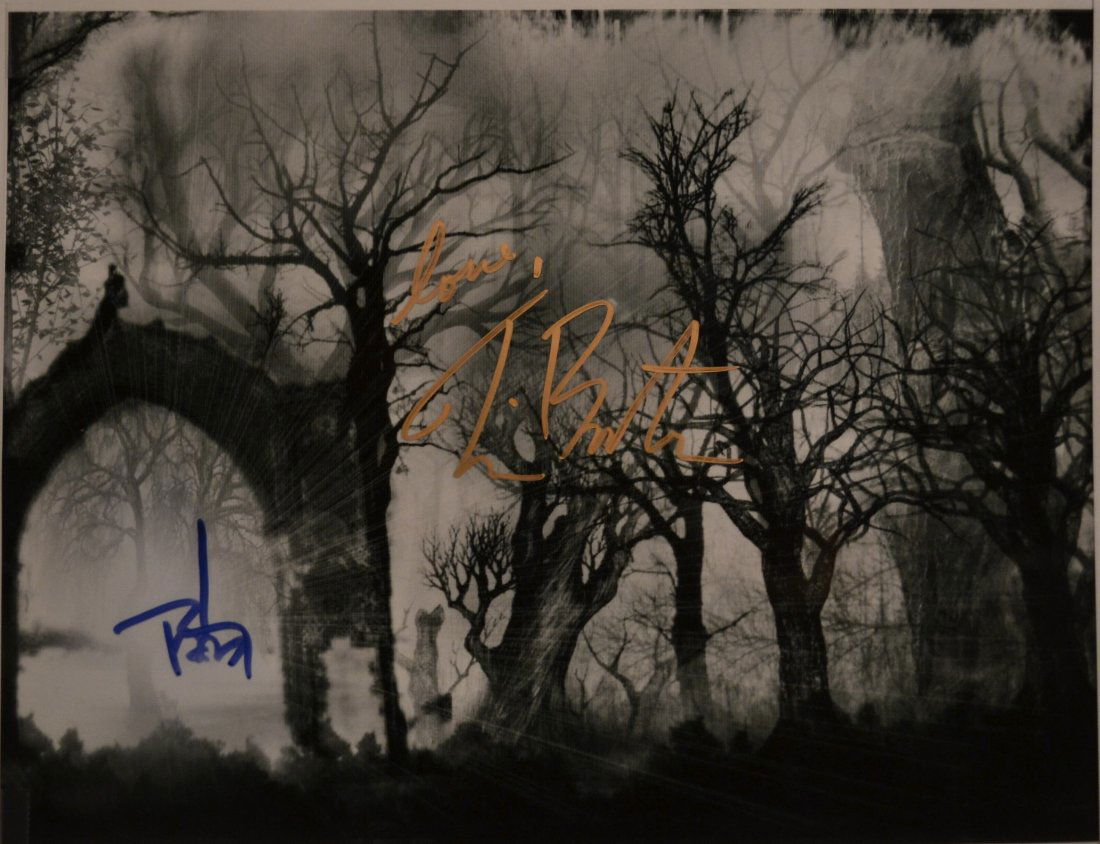 Sleepy Hallow Autograph Tim Burton Johnny Depp Sign: Awesome Sleepy Hallow Autograph By Tim Burton and Johnny Depp this is a very nice spooky awesome Autograph photo by these two.. one of tim burtons Photos This is a great Photo sought after this is an