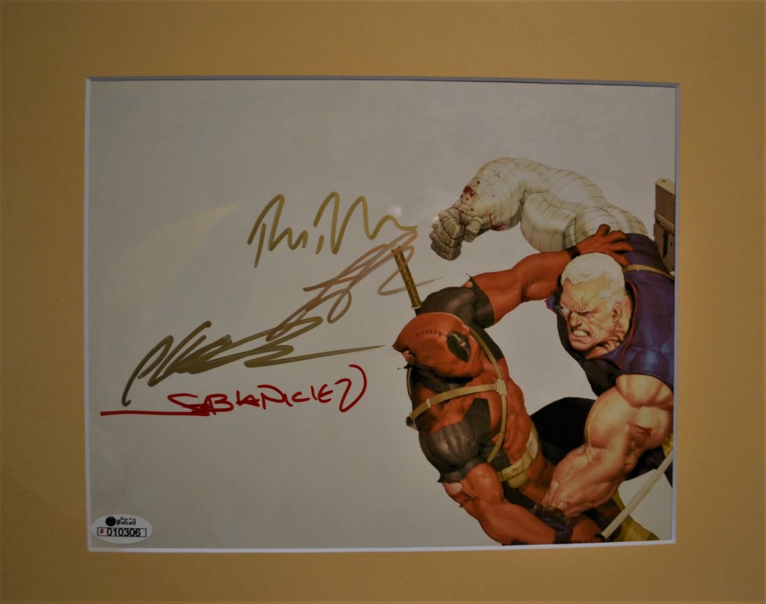 DeadPool vs Thanos Autograph , Josh Brolin Sign Thanos: Very nice Autograph of Deadpool vs Thanos , this Transparency Film Cell is Autograph By Ryan Reynolds , Josh Brolin , Rob Liefield and Fabian Nicieza super nice rare Piece..Absolute beautiful sign pho
