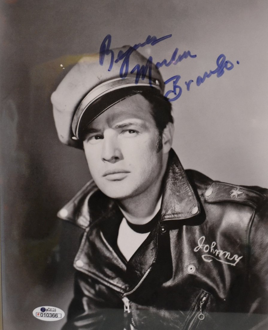 Marlon Brando Autograph Photo , Marlon Brando Sign Phot: Very Rare Autograph Marlon Brando Autograph Photo , very rare and hard to find .. marlon was a recluse for years .. beautiful item Absolute beautiful sign photo … you could not get this any longer a