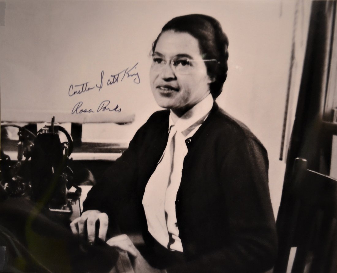 Rosa Parks Autograph Photo, Coretta Scott King Sign: Very Rare Autograph Photo of Legend Activist Rosa Parks and Coretta Scott King, these were sign in 1995 signing event .. Absolute beautiful sign photo you can not get this any longer and a must have a