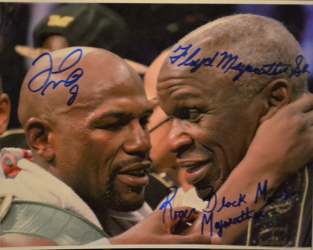 Floyd Mayweather , Roger Mayweather Sign Photo: Very Rare Autograph Photo of the Mayweather family, sign by Floyd, Floyd sr and roger Mayweather, great shots autograph by threeAbsolute beautiful sign photo you can not get this any longer and a must