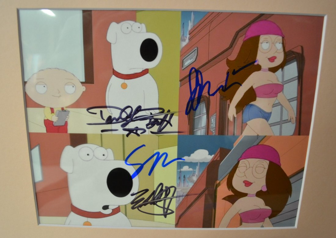 Family Guy Van Halen Autograph Drop Dead Legs: Very Rare Autograph , this is a beautiful very tough autograph photo is sign by drop dead legs van halen autograph film photo sign by Eddie Van halen, david lee roth, seth mcfarlane and m kunis Absolu