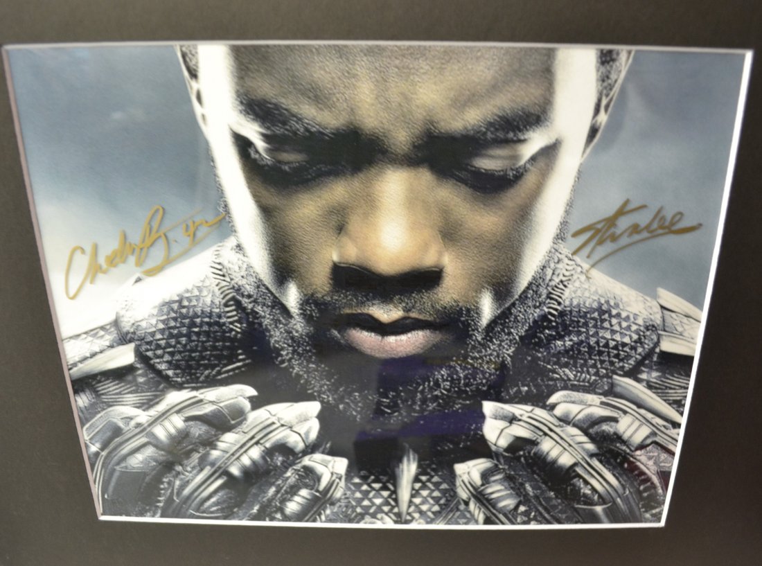 Black Panther Autograph Stan Lee Marvel , Back Panther: Very Rare Autograph , this is a beautiful very tough autograph photo is sign by C Boseman and Stan Lee these transparency Film Photos are rare Absolute beautiful sign photo you can not get this any lo