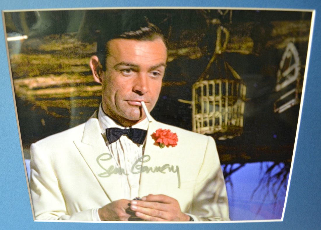 Sean Connery James Bond Autograph Photo: Very Rare Autograph , this is a beautiful very tough autograph photo is sign by Sir Sean Connery these are rare and sadly Sean Passed away Absolute beautiful sign photo you can not get this any longer