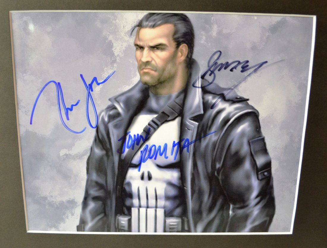 Punisher Autograph cast , Punisher Sign Photo: Very Rare Autograph , this is a beautiful very tough autograph photo is sign by by Thomas Jane, John Romita , gerry conway , sought after transparency film photo Absolute beautiful sign photo you can 