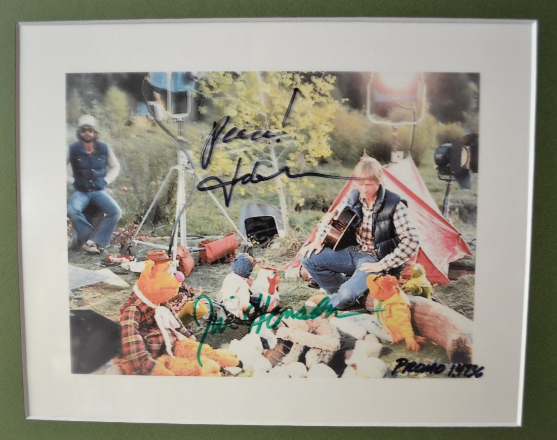 John Denver Muppets autograph Jim Henson Photo muppets: Very Rare Autograph , this is a beautiful very tough autograph photo is sign by John Denver and Jim Henson, this very scarce promo film photo is very hard to find autograph . Absolute beautiful sign p
