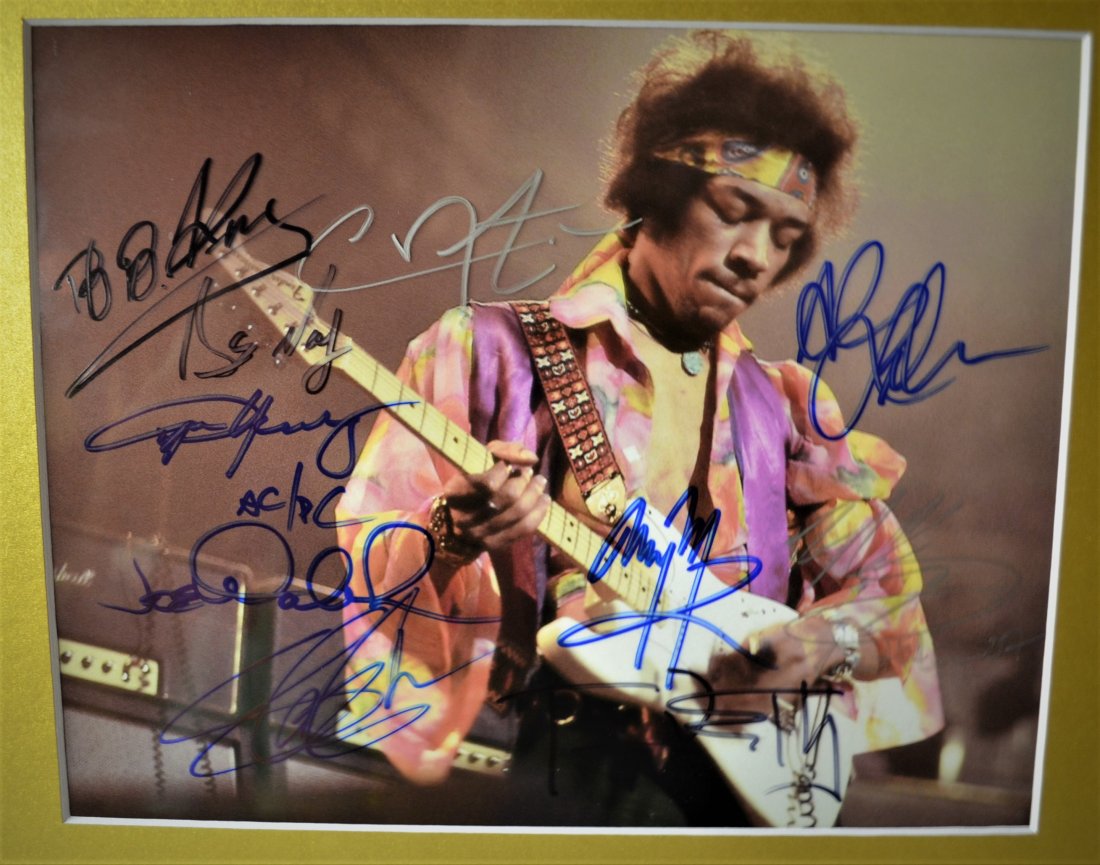 Rock and Roll hall of fame Guitar Autograph Photo: Very Rare Autograph , this is a beautiful very tough autograph photo is sign by rock gods , bb king, brian may , angus young, joe walsh , slash , carlos santana , jimmy page , eddie van halen , alex l