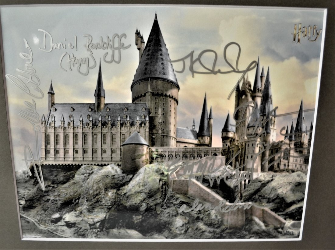 Harry Potter Autograph cast Photo , Harry Potter Sign: Very Rare Autograph , this is a beautiful very tough autograph photo is sign by daniel radcliff, emma watson , rupert, jk rowling, rickman and one other. these are rare Absolute beautiful sign photo y