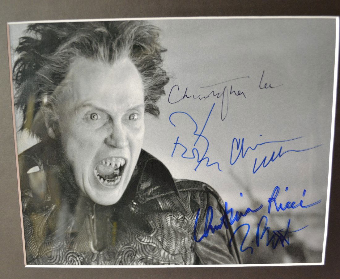 Sleepy Hollow Autograph , Tim Burton, Johnny Depp: Very Rare Autograph , this is a beautiful very tough autograph photo is sign by johnny depp, c walken , c ricci, tim burton and c lee very nice Absolute beautiful sign photo you can not get this any l