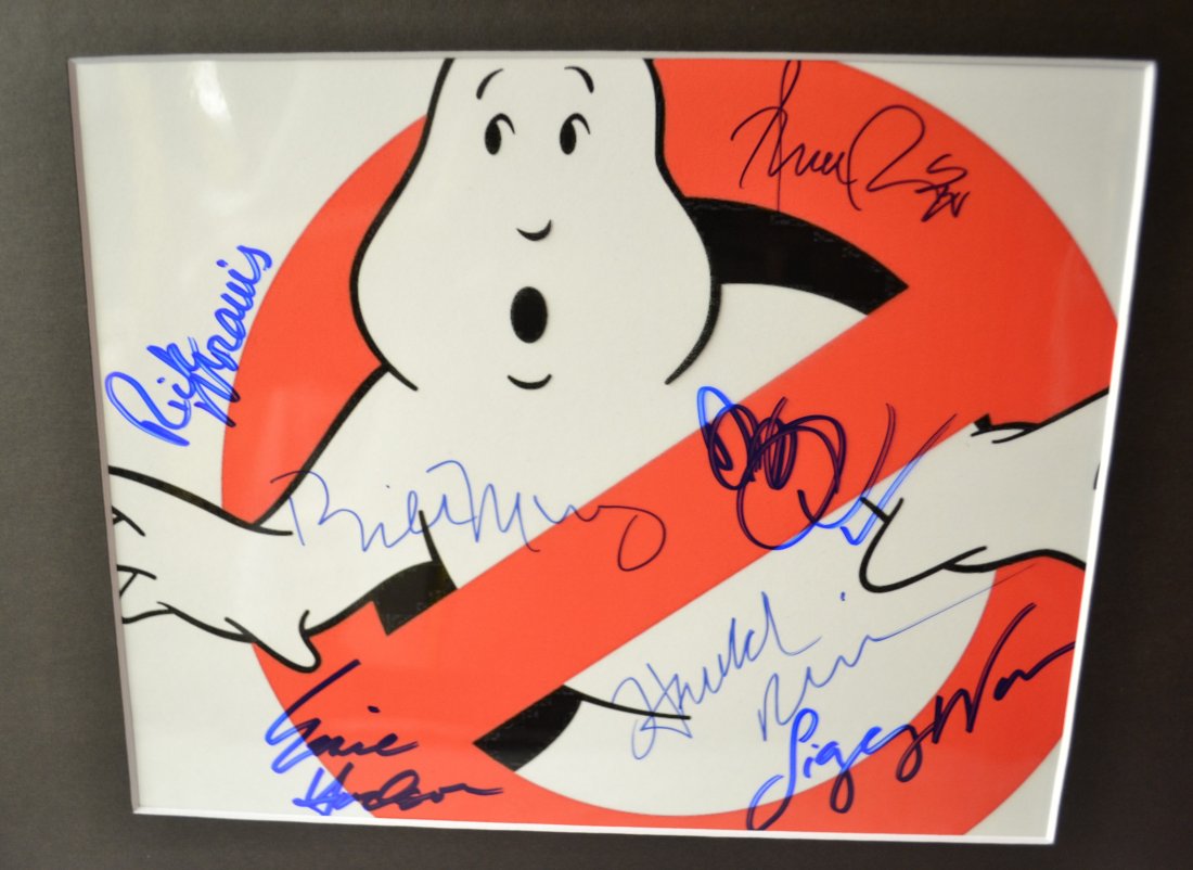 Ghost Busters Sign Cast , Ghost busters Autograph cast: Very Rare Autograph , this is a beautiful very tough autograph photo is sign by rick moranis, bill murray, ernie hudson , anne , d achord, h remis, s weaver. comic con over the years. rare Absolute be