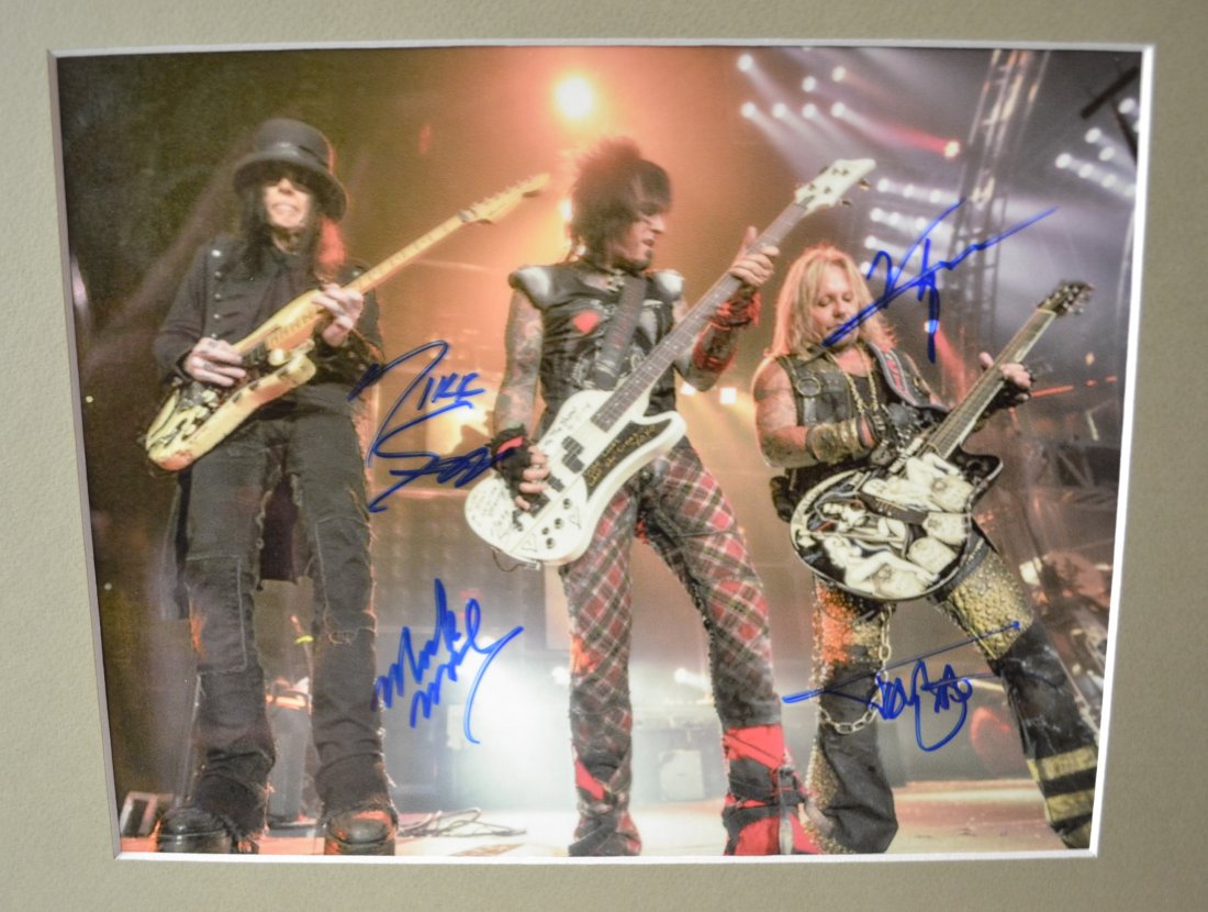 Motley Crew Autograph Photo , Motley Crew Sign Photo: Very Rare Autograph , this is a beautiful very tough autograph photo is sign by NIKKI, MICK, TOMMY AND VINCE. VERY COOL SIGN PHOTO Absolute beautiful sign photo you can not get this any longer and a m