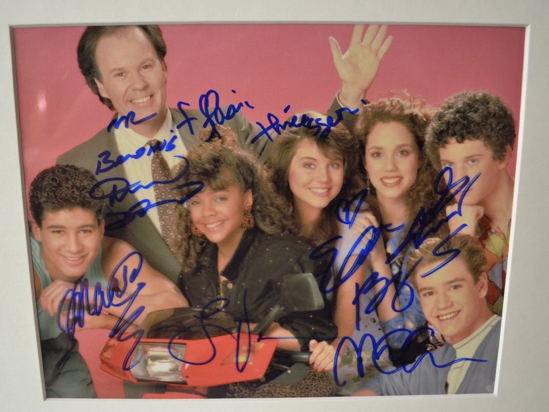 Save by the Bell Autograph cast Photo . Mario Lopez: Very Rare Autograph , this is a beautiful very tough autograph photo is sign by the cast of Save by the Bell ac slater, zack, kelly, jesse, lisa and screetch and belding, the whole cast sign . cool re
