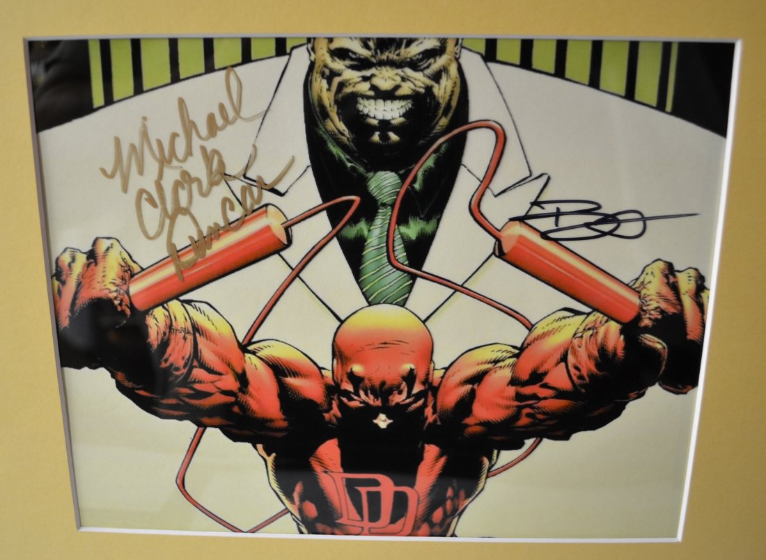 Daredevil Autograph photo Ben Affleck . Michael Clark D: Very Rare Autograph, this is a beautiful very tough autograph photo is sign by ben affleck and michael clark duncan Absolute beautiful sign photo you can not get this any longer and a must have all it