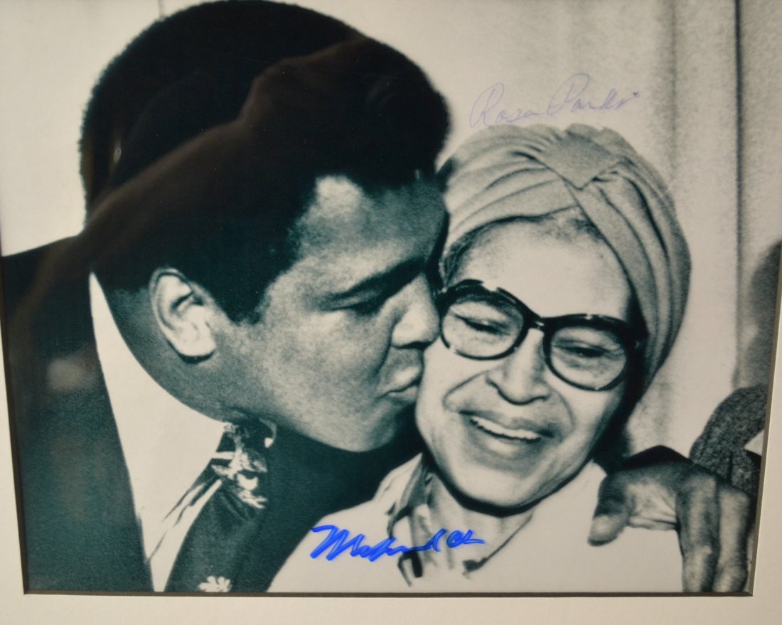 Ali and Rosa Parks Autograph Photo , Muhammad Ali: DescriptionVery Rare Autograph , this is a beautiful very tough autograph photo is sign by rosa parks and Ali, this was sign at a 1996 show Absolute beautiful sign photo you can not get this any longe