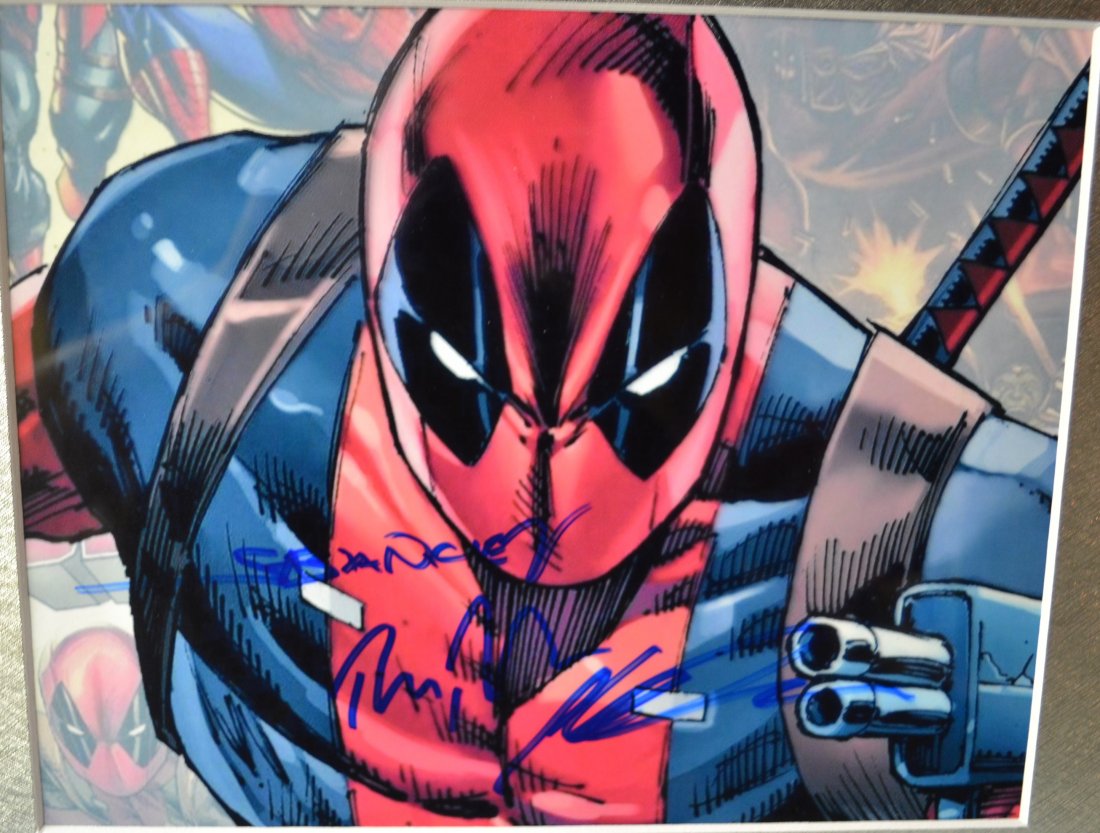 DeadPool Autograph Photo, Black panther Autograph photo: DescriptionVery Rare Autograph , this is a beautiful very tough autograph photo is sign by ryan renolyds , r lightfield and fabian creatorsAbsolute beautiful sign photo you can not get this any longer