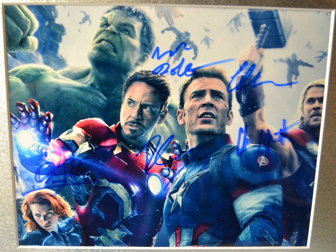 The Avengers Autograph Photo , Iron Man Sign (1 of 2)