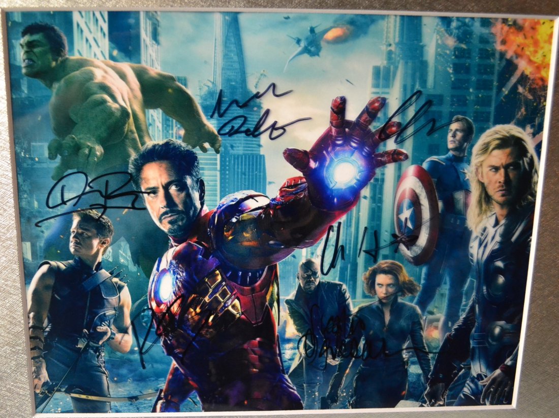 Avengers Autograph Photo , the Avengers Sign Photo (1 of 2)