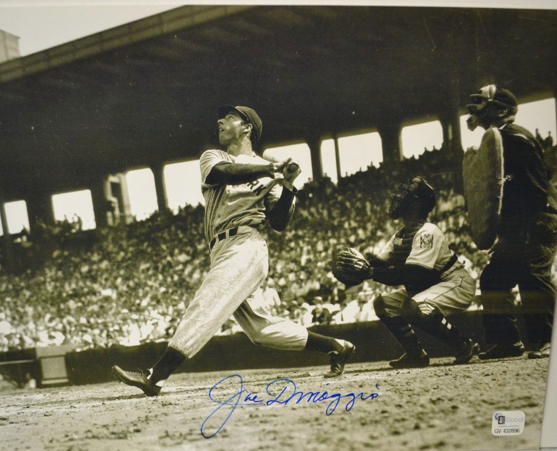Joe Dimaggio Autograph Photo , Joe Dimaggio Sign photo (1 of 2)
