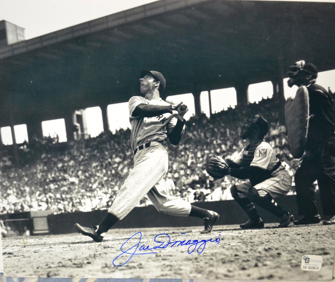 Joe Dimaggio Autograph Photo , Joe Dimaggio Sign photo (1 of 2)