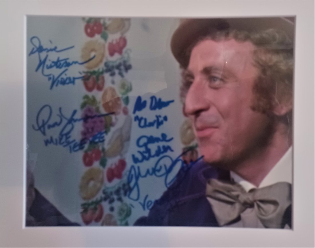 Willy Wonka Autograph Cast , Willy Wonka Sign Photo: Very Rare Autograph , film transparency photos are sign by gene wilder, p ostrem, p thehimmen, d hickerson, julie Absolute beautiful sign photo you can not get this any longer and a must have all item